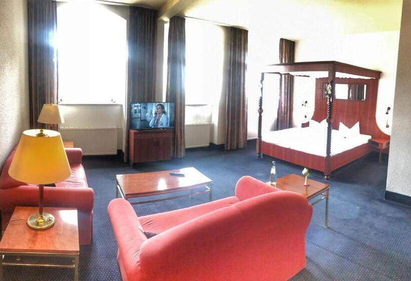 جناح جونيور, The Royal Inn Wilder Mann Annaberg