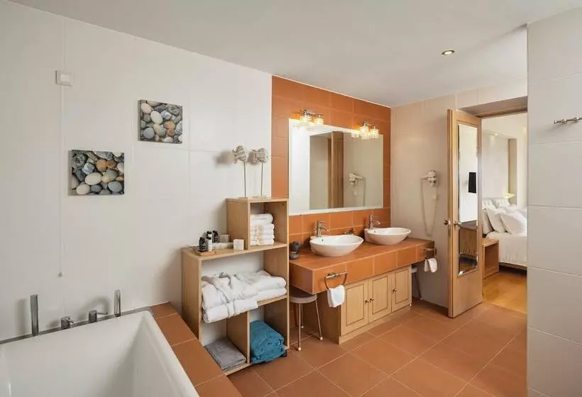スイート, Akrotiri Beach Resort Hotel