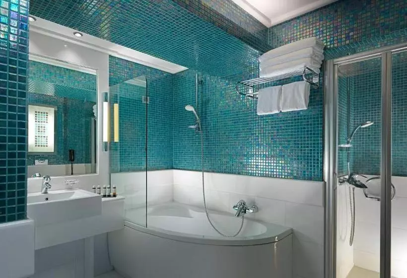 キングサイズベッドのクラブルーム, Crowne Plaza Athens City Centre, An Ihg