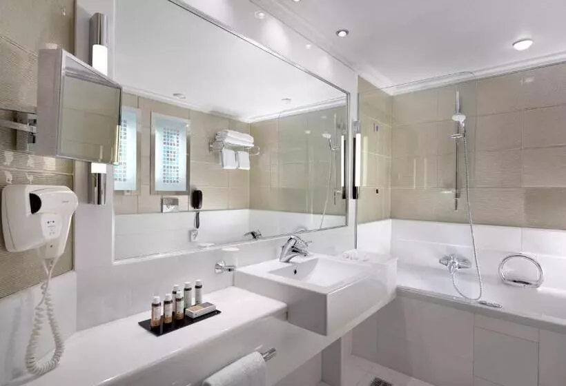 キングサイズベッドのクラブルーム, Crowne Plaza Athens City Centre, An Ihg