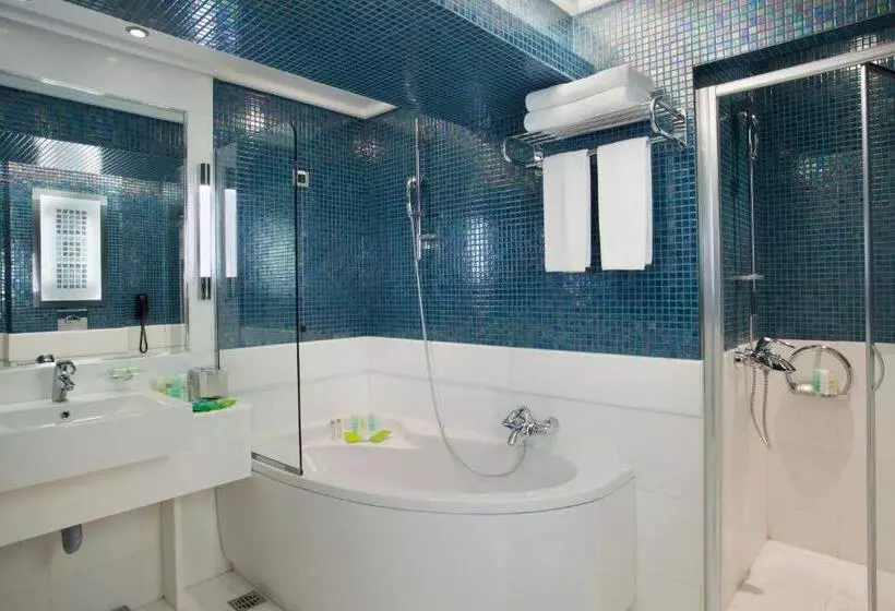 キングサイズベッドのジュニアスイート, Crowne Plaza Athens City Centre, An Ihg