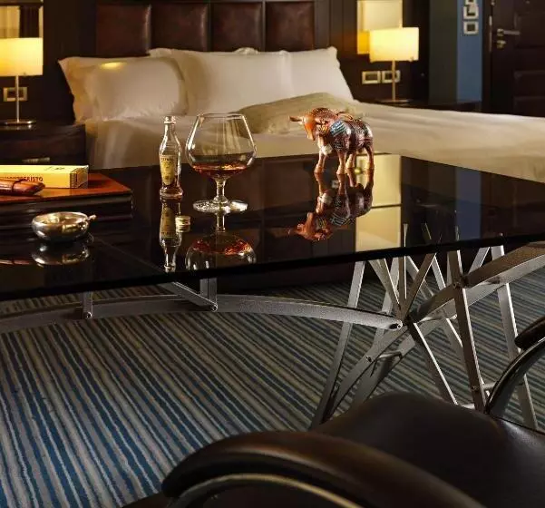 キングサイズベッドのジュニアスイート, Crowne Plaza Athens City Centre, An Ihg