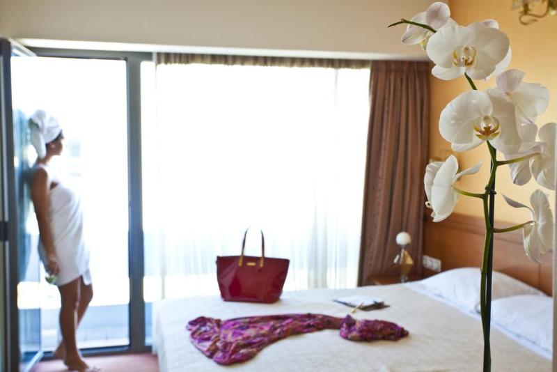 标准间, Crystal City