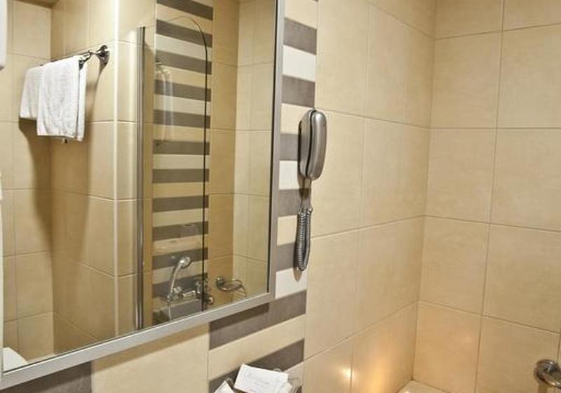 标准单人间, Crystal City