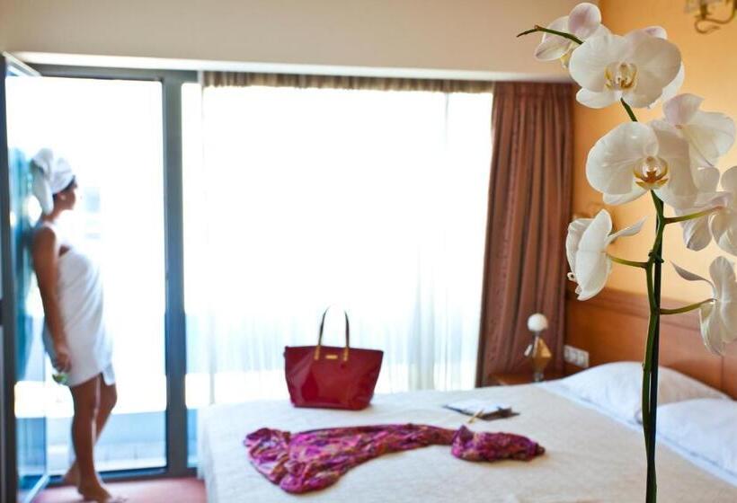 标准间, Crystal City