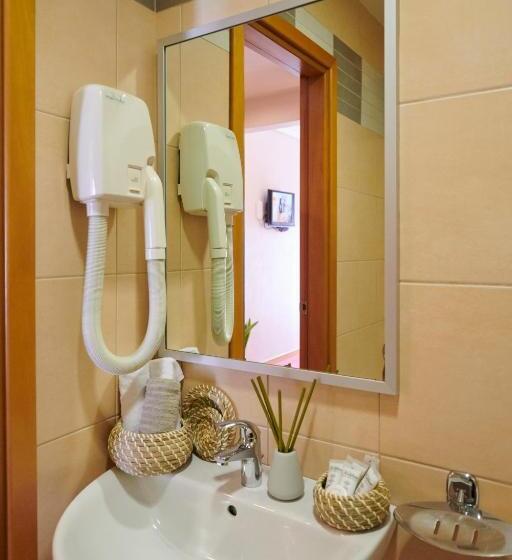 标准间, Crystal City