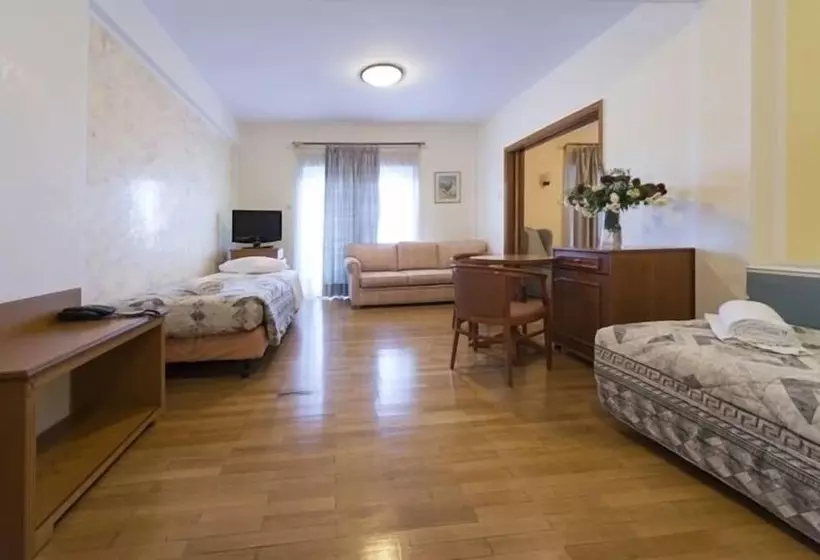Quarto Familiar Comunicado, Delphi Palace
