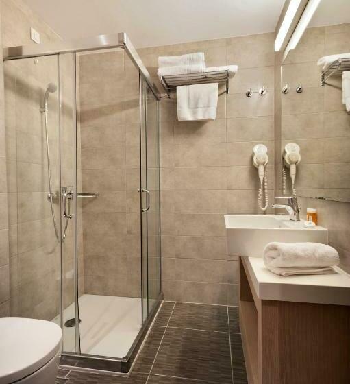 スタンダードルーム, Kriti