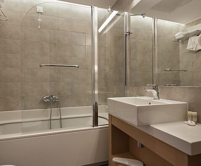 オーシャンビュースイート, Kriti