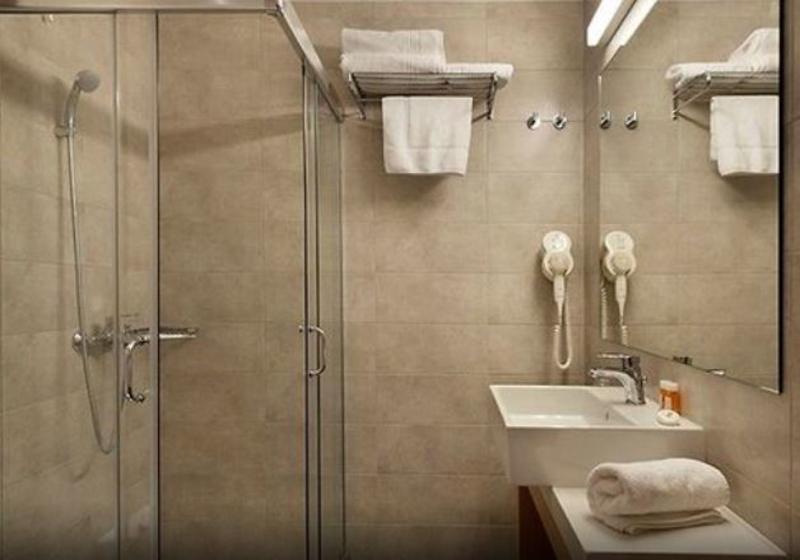 スーペリアールーム, Kriti