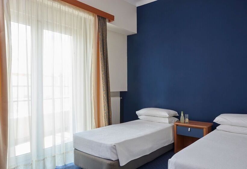 חדר סטנדרט מקשר, Lucy