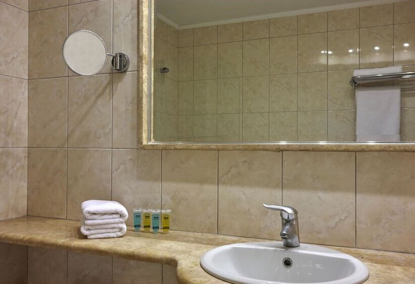 חדר סופריור נוף לים, Lucy