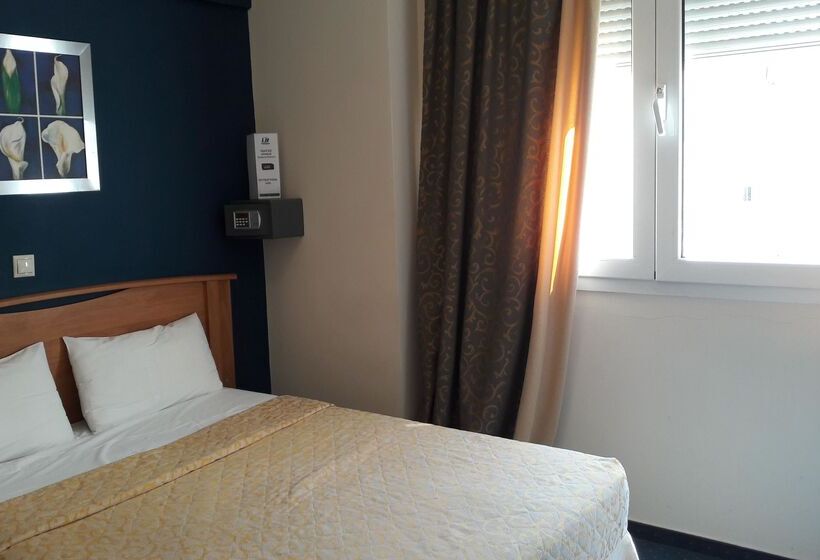 חדר בסיסי, Lucy