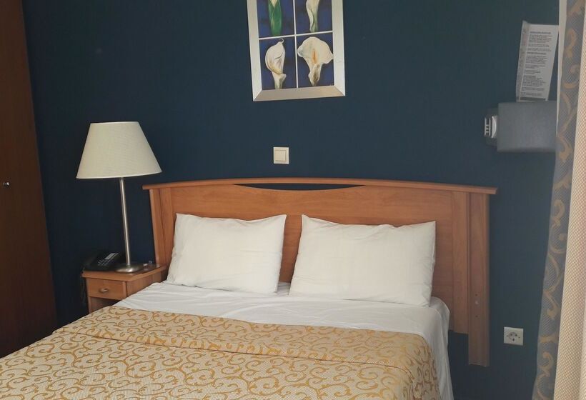 חדר בסיסי, Lucy