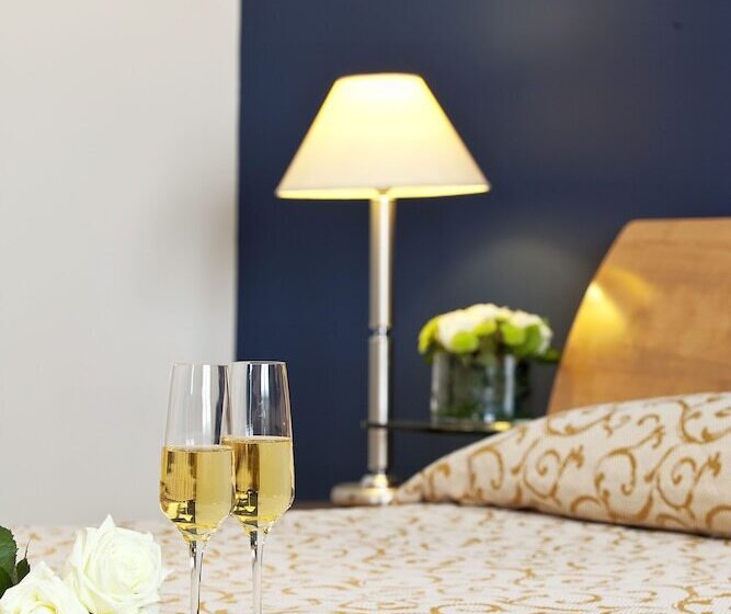 חדר סופריור נוף לים, Lucy