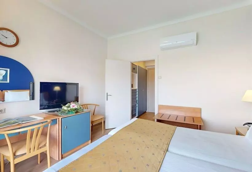 Chambre Classique Vue Mer, Lucy