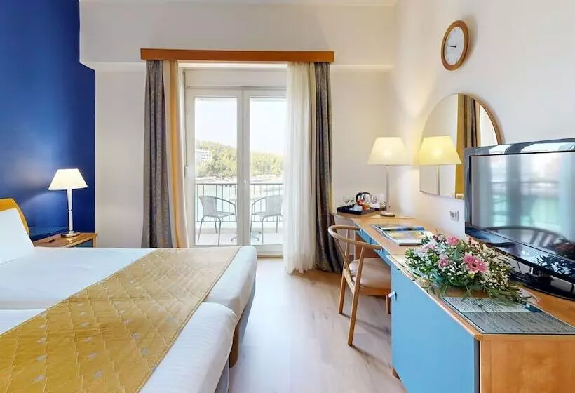 Chambre Classique Vue Mer, Lucy