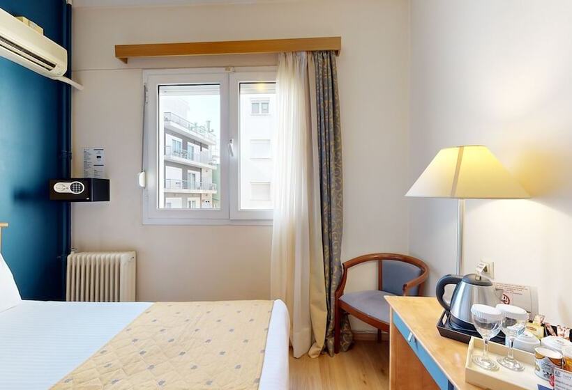 חדר בסיסי, Lucy