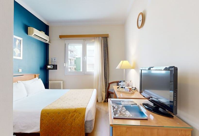 חדר בסיסי, Lucy