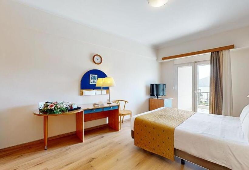 חדר סטנדרט מעבר לחד עם נוף לים, Lucy