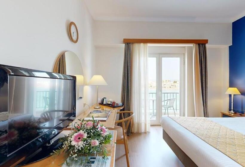 חדר סופריור נוף לים, Lucy