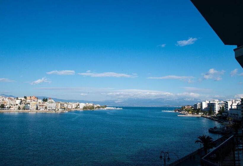 高级海景房, Lucy