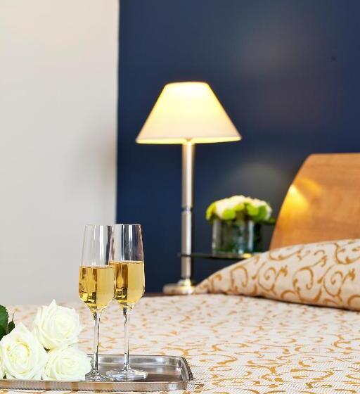 חדר סופריור נוף לים, Lucy