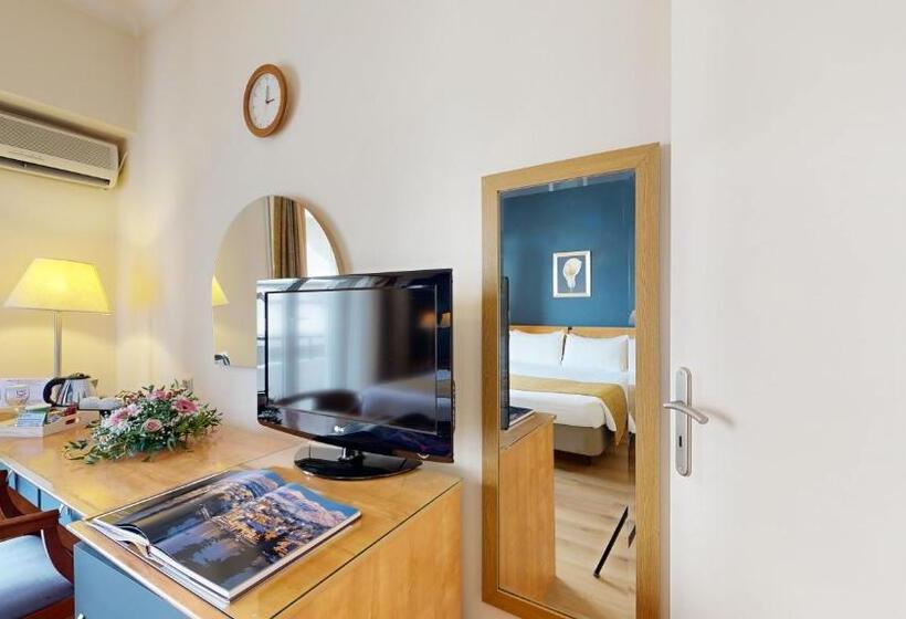 חדר קלאסי מיטת קינג סייז, Lucy