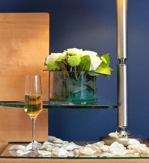 חדר קלאסי מיטת קינג סייז, Lucy