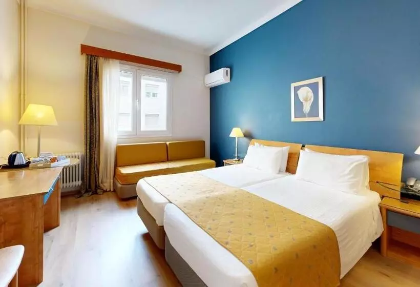 Chambre Standard Communicante, Lucy