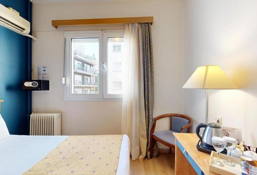 חדר בסיסי, Lucy