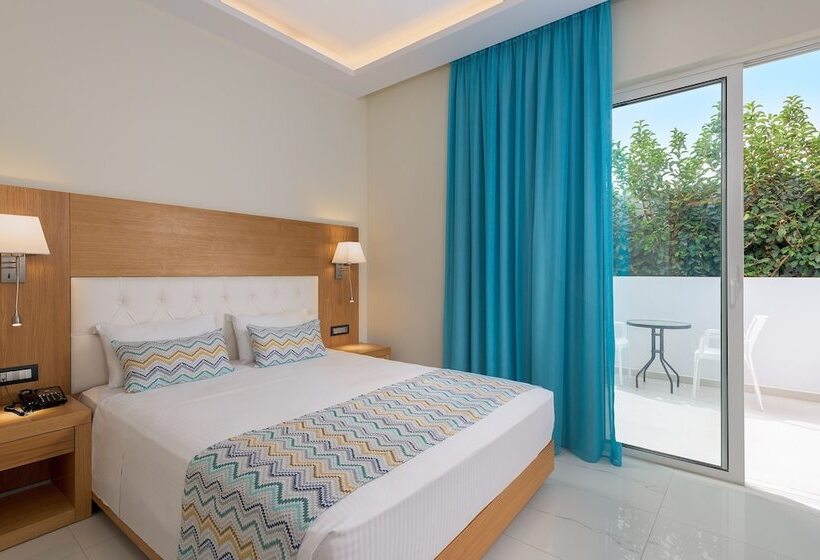 חדר משפחתי, Oceanis Park