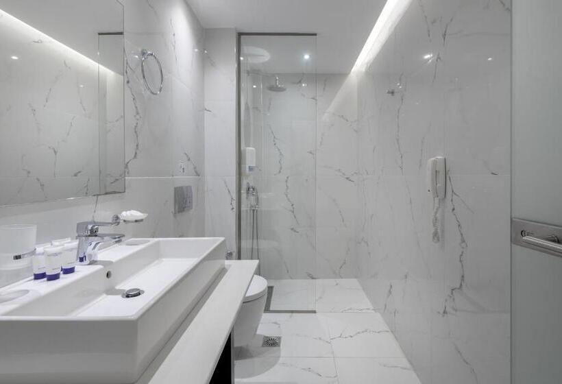 غرفة قياسية ثلاثية, Oceanis Park