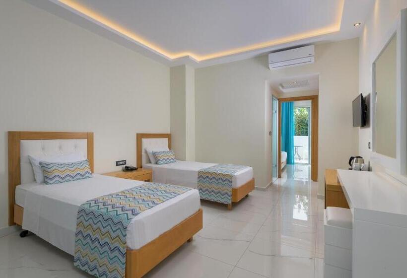 חדר משפחתי, Oceanis Park