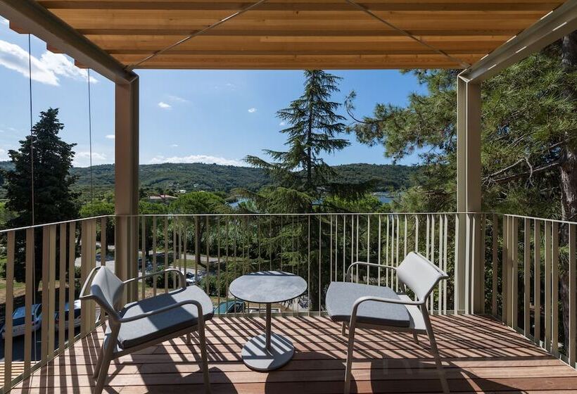 اتاق سوپریور با چشم‌انداز جانبی دریا, Laguna Deluxe  Terme Krka