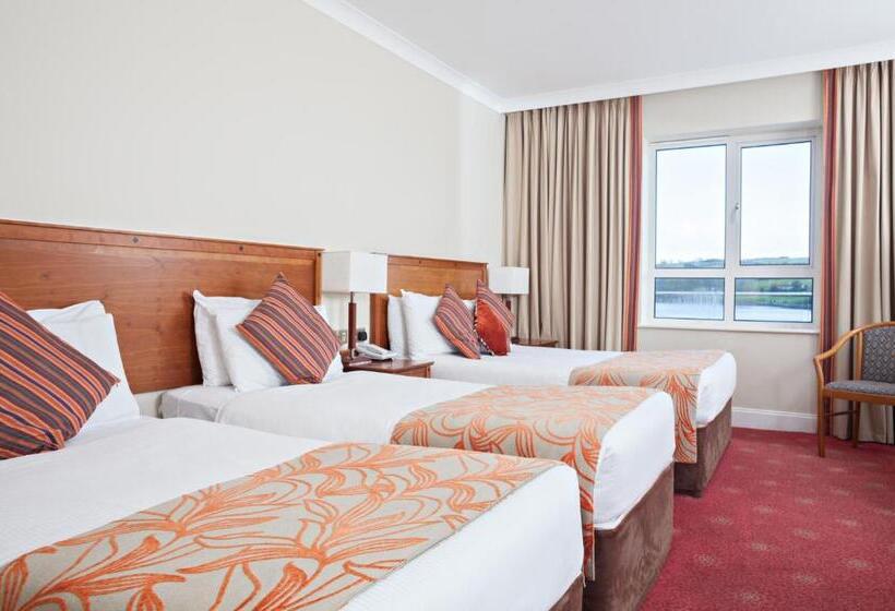 חדר סטנדרט לשלושה, Celtic Ross Hotel & Leisure Centre