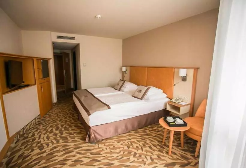 プールビュースタンダードルーム, Lotus Therme Hotel & Spa