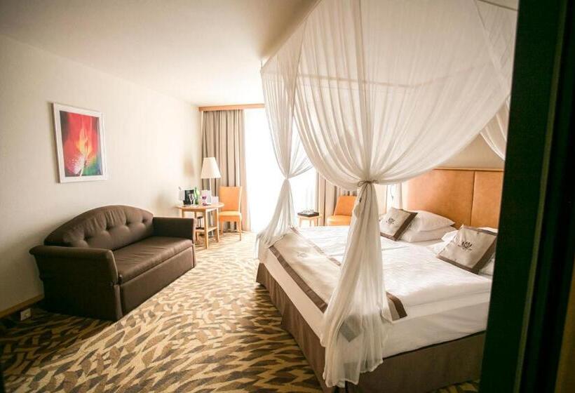 标准三人间, Lotus Therme Hotel & Spa