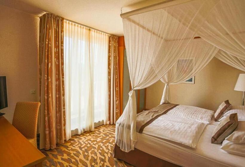 标准工作室带阳台, Lotus Therme Hotel & Spa