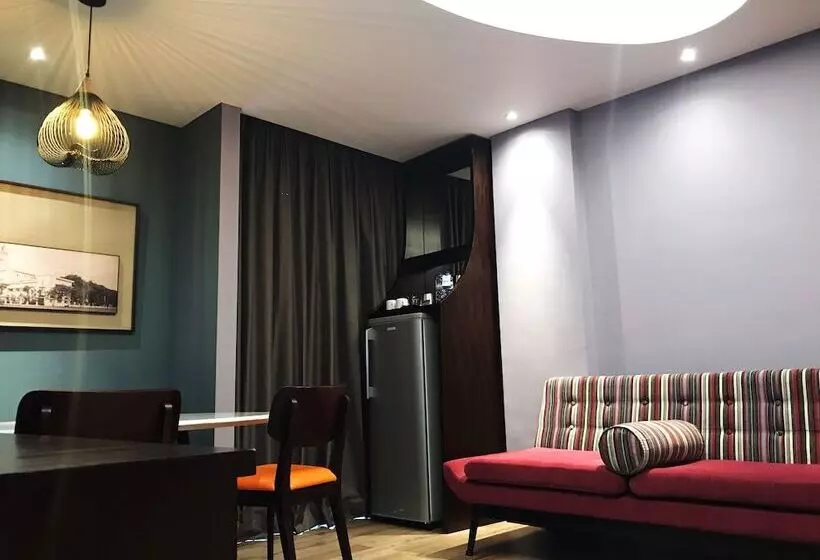 سوییت اجرایی, Mercure Surabaya