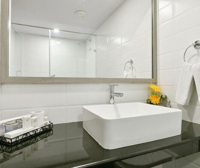 جناح, Peerless Hotel Kolkata