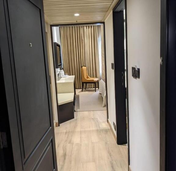 غرفة كلوب, Peerless Hotel Kolkata