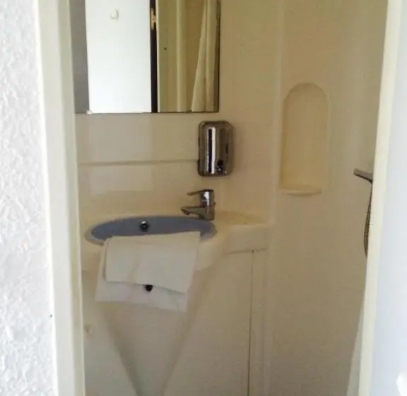 ベーシックトリプルルーム, Fasthotel Montereau   Esmans
