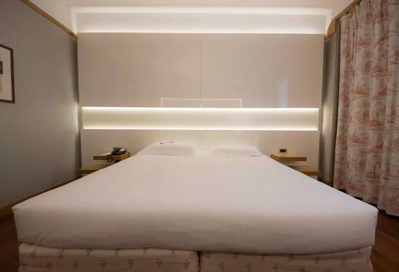 Executive-huone, Della Rotonda