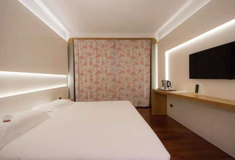 Executive-huone, Della Rotonda