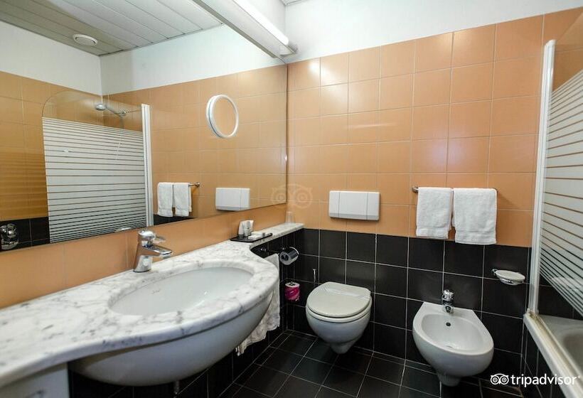 اتاق لوکس, Albornoz Palace