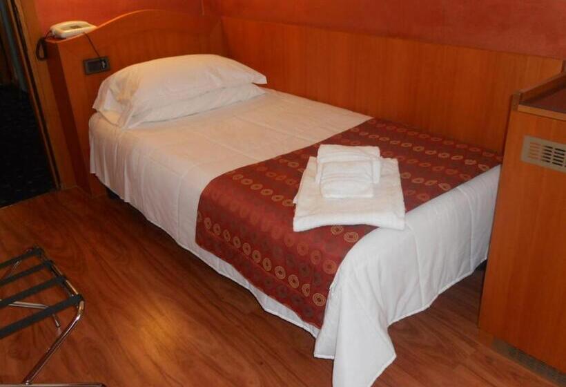 Camera Standard Individuale, Amadeus E Teatro