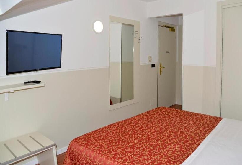 Camera Standard, Amadeus E Teatro