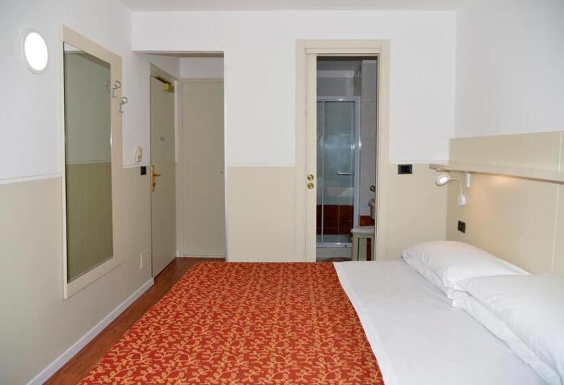 Camera Standard, Amadeus E Teatro