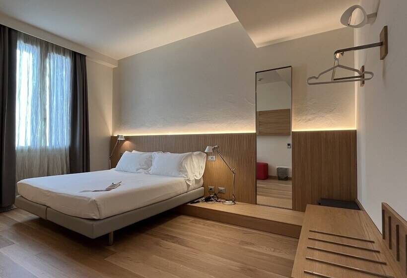 اتاق سوپریور, Annunziata